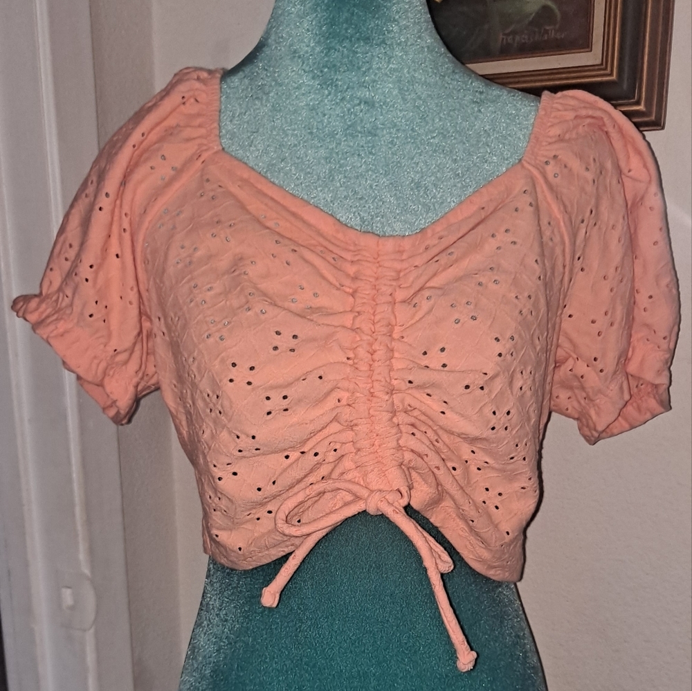 SO womens crop top